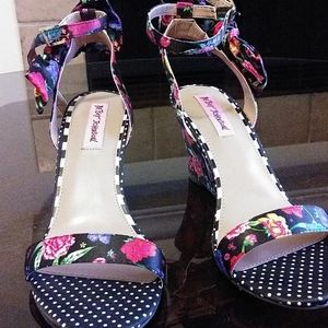 Women sandals